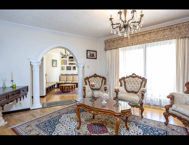 6 BEDROOM FREEHOLD FOR SALE IN WYNBERG